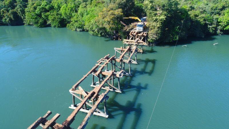 ponte do moroco recebe novo madeiramento