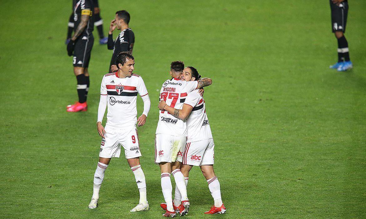 sao paulo abre vantagem sobre vasco pelas oitavas na copa do brasil