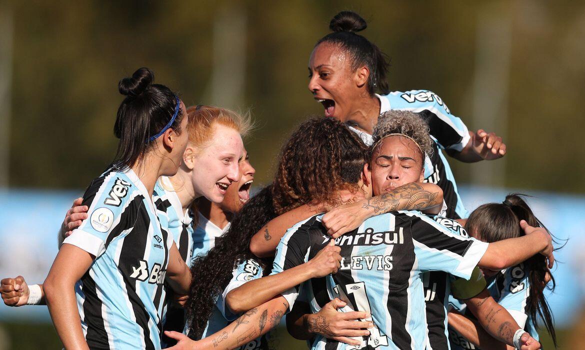 brasileiro feminino gremio bate palmeiras e tem vantagem nas quartas