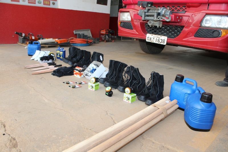brigada municipal mista recebe equipamentos para continuar atuacao nas queimadas