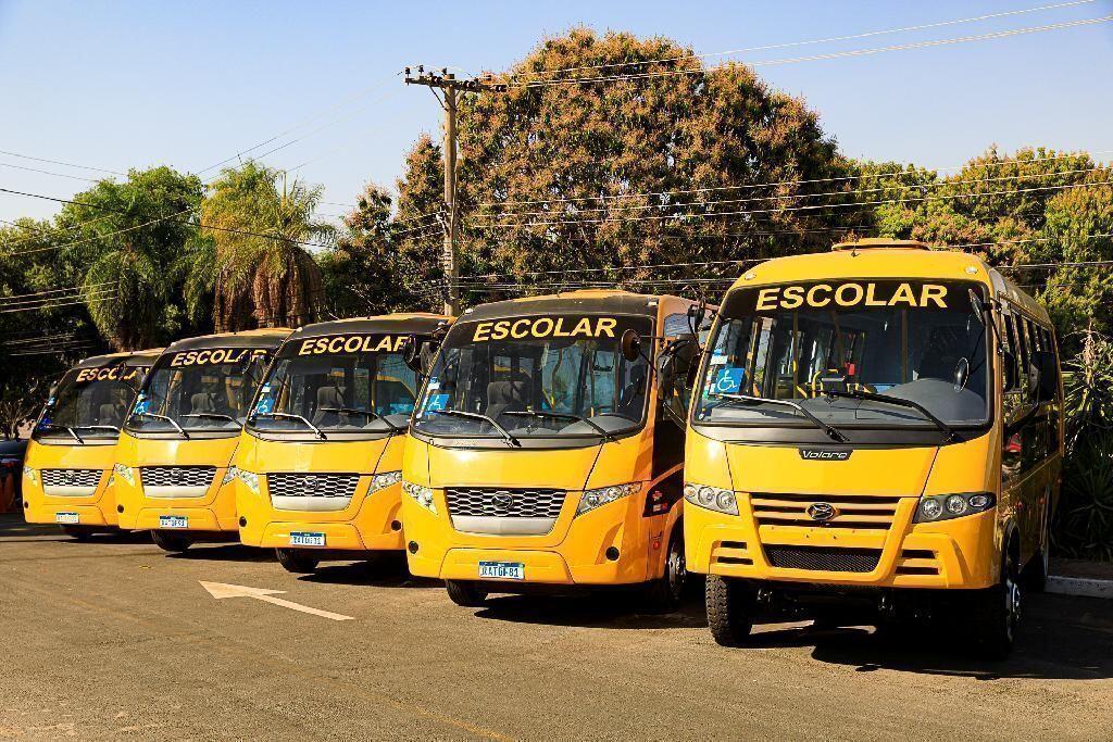 governador mauro mendes entrega nova frota de onibus escolares para cinco municipios