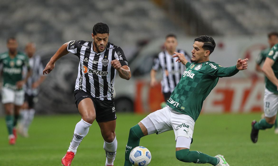 no duelo dos lideres atletico mineiro vence o palmeiras no mineirao