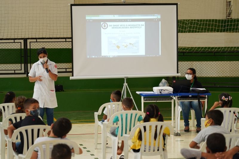 palestras educativas conscientizam alunos sobre prevencao da dengue