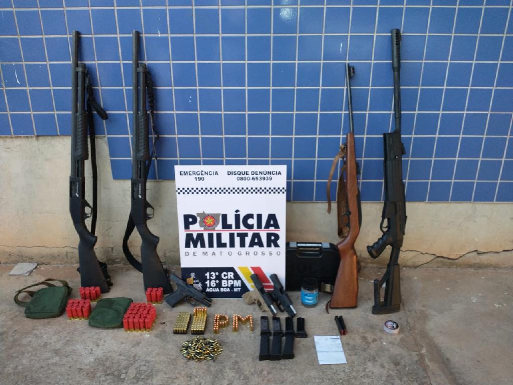 pm prende dois jovens com 425 municoes e cinco armas de fogo em nova nazare