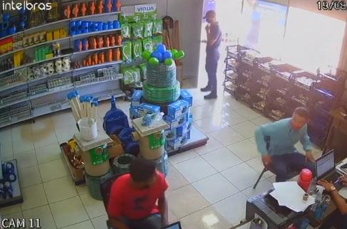pm prende em flagrante homem por roubo a loja de material de construcao