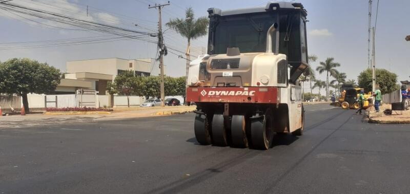 revestimento com cbuq na avenida das acacias deve ser concluido na proxima semana