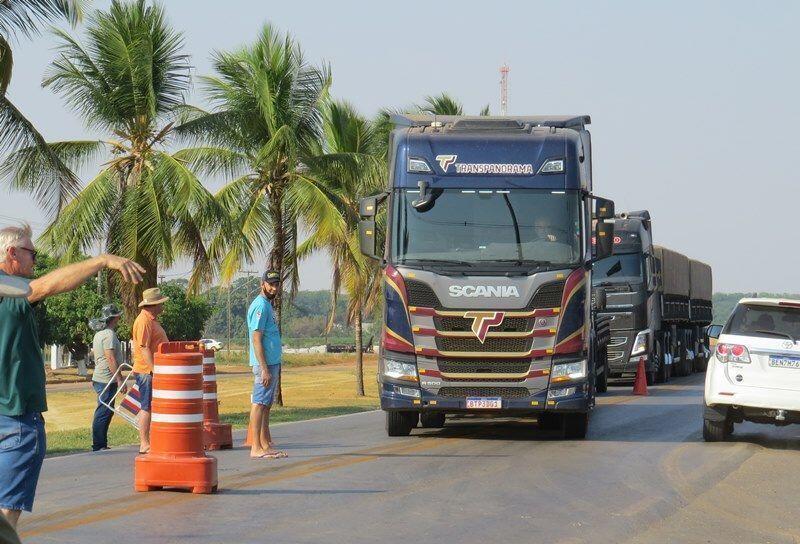 bloqueio rodovia BR 163 LRV