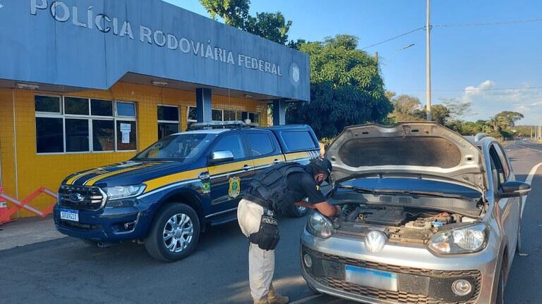 em teresina pi homem acusado de receptacao e uso de documento falso e preso pela prf com veiculo adulterado na br 343