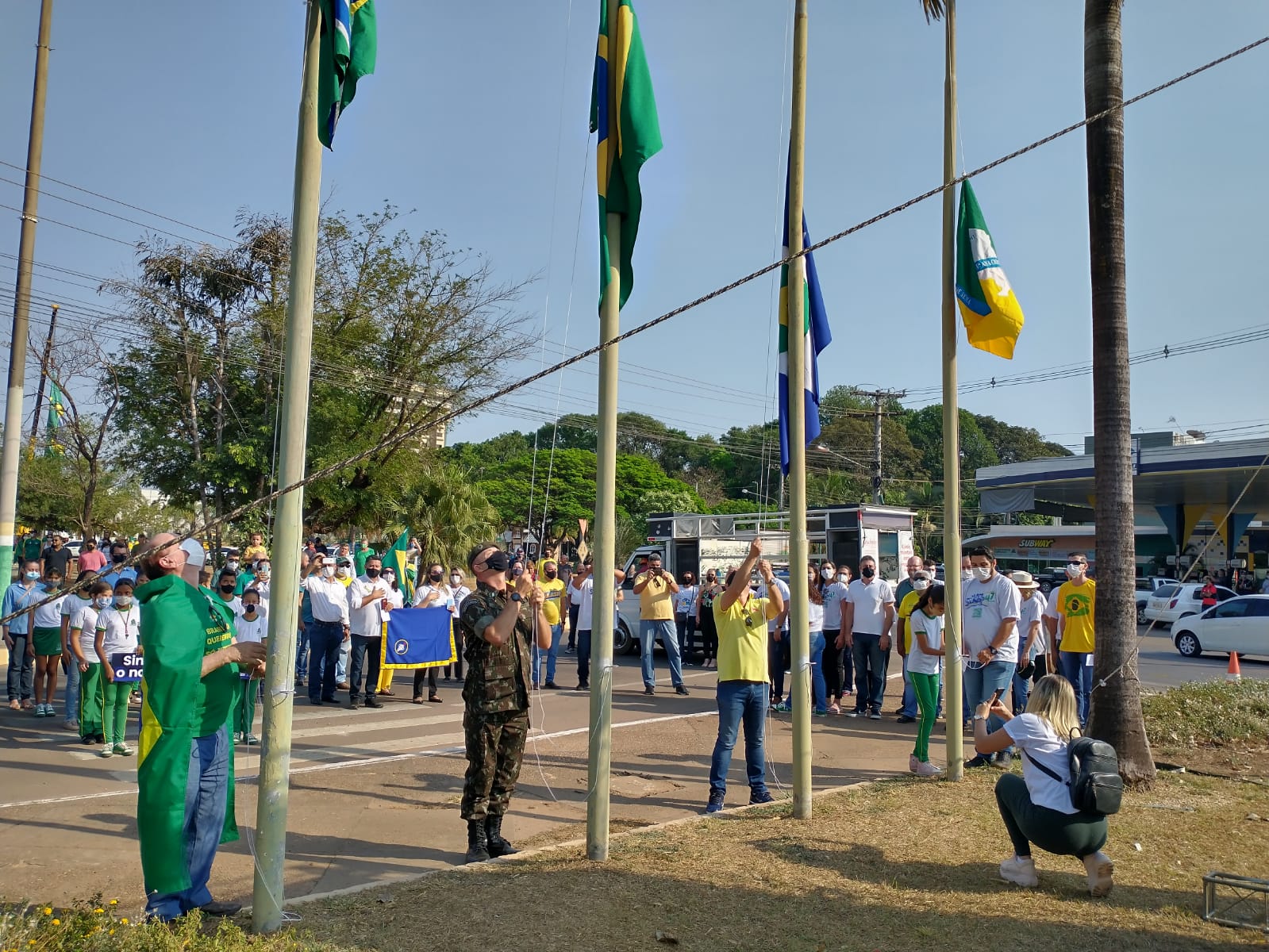 fanfarra cavalaria e levante das bandeiras marcaram o inicio da semana civica em sinop