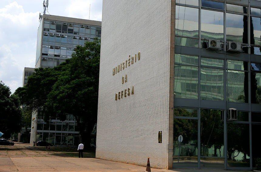 ministerio da defesa fica com maior parte dos novos investimentos do orcamento de 2022