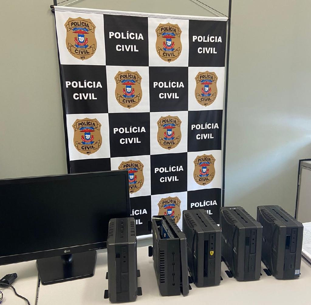 policia civil prende em flagrante duas pessoas que comercializavam computadores furtados do estado