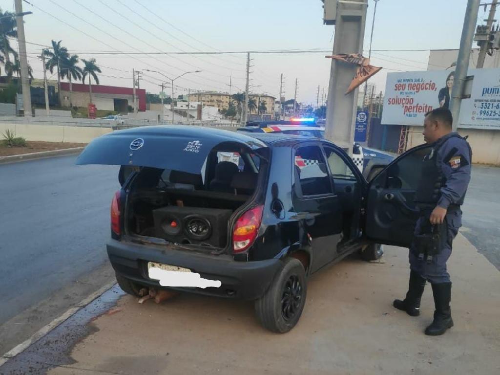 policiais prendem suspeitos apos furarem bloqueio na mt 251 uma soldado ficou ferida na ocorrencia