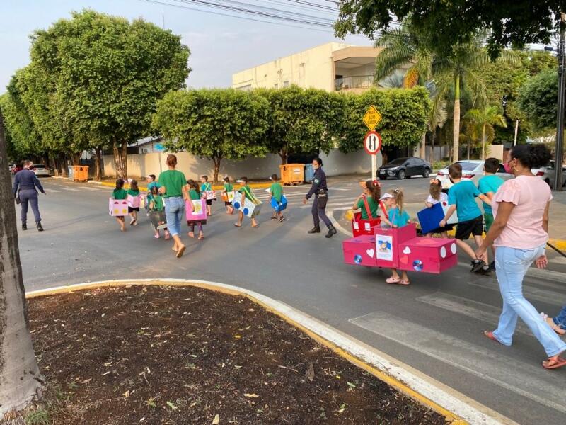 prefeitura realiza acoes de conscientizacao na semana nacional do transito