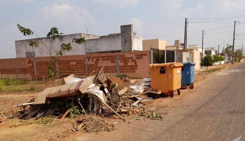 saae encontra entulho ao lado de contentores em diversos pontos da cidade