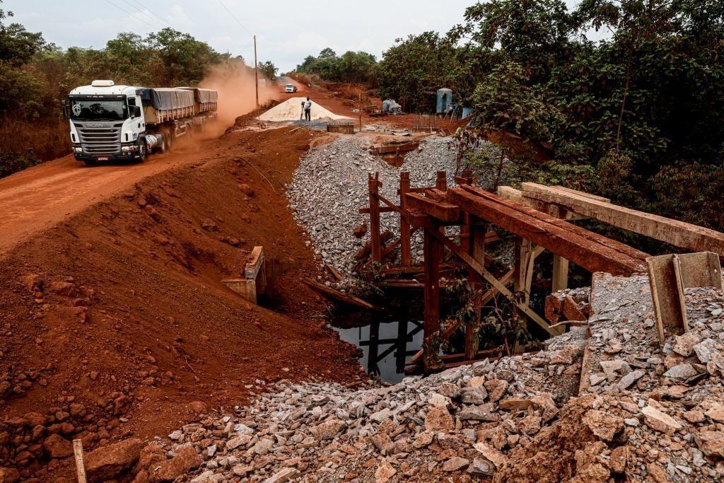 trafego fica interrompido em ponte na mt 020 neste fim de semana