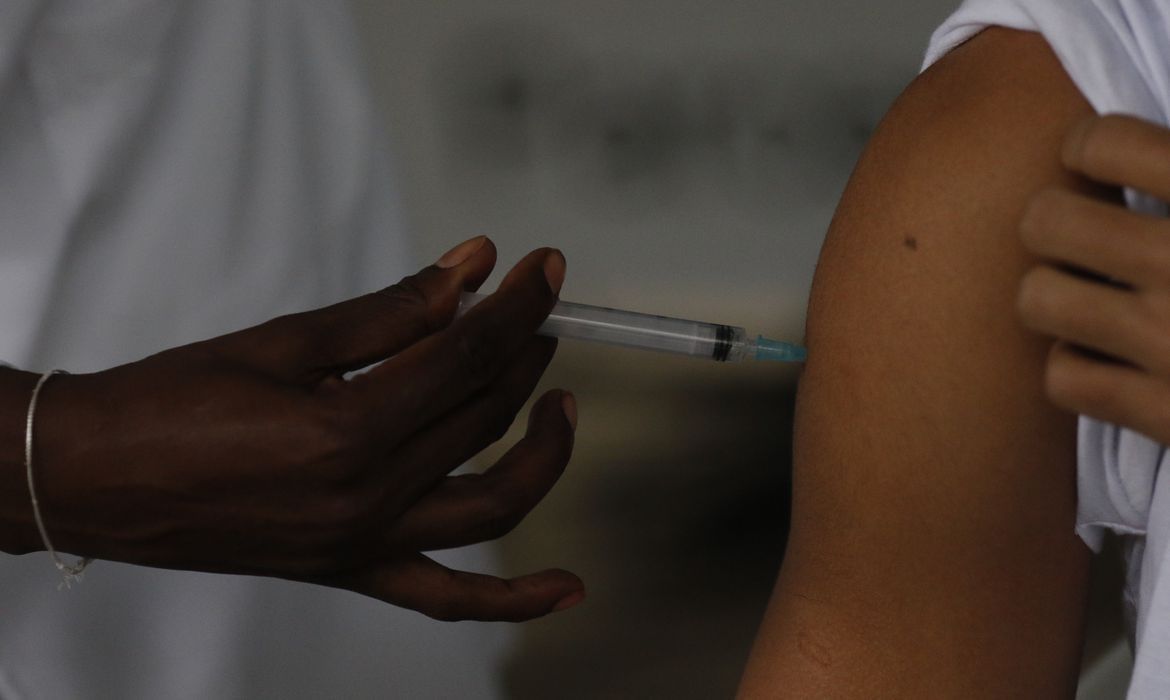 brasil ultrapassa 100 milhoes de pessoas com ciclo vacinal completo