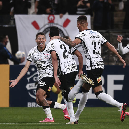 corinthians bate o bahia na abertura da 24ª rodada do brasileirao assai