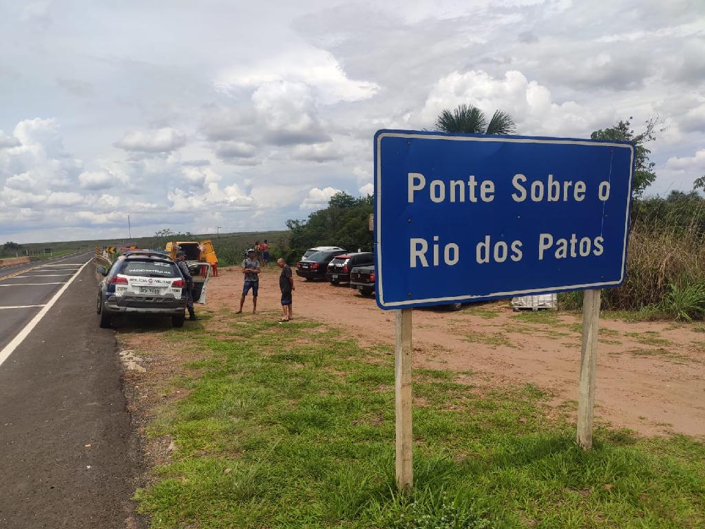 operacao da pm apreende 35 veiculos e prende motorista por embriaguez na mt 235