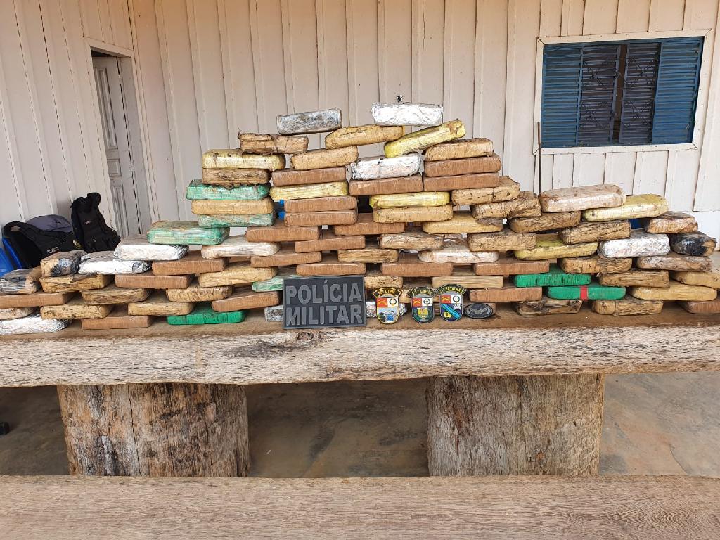 policia militar e indea apreendem 57 quilos de cocaina em area rural de aripuana