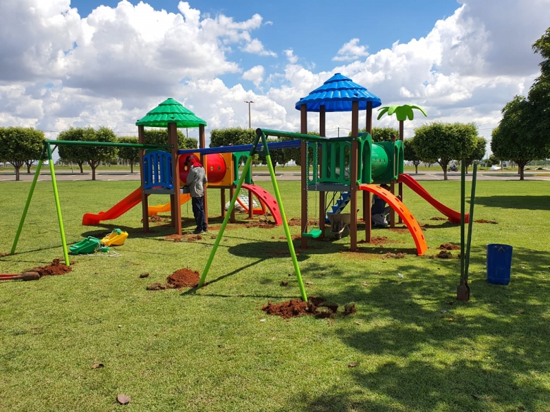secretaria de esporte e lazer inicia instalacao de novos playgrounds