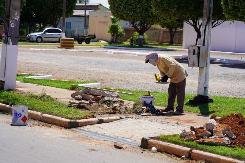 secretaria de planejamento inicia melhorias no cemiterio para feriado de finados