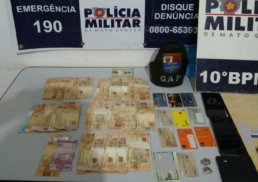 tres sao presos com cartoes de credito e mais de r 4 mil no ribeirao do lipa