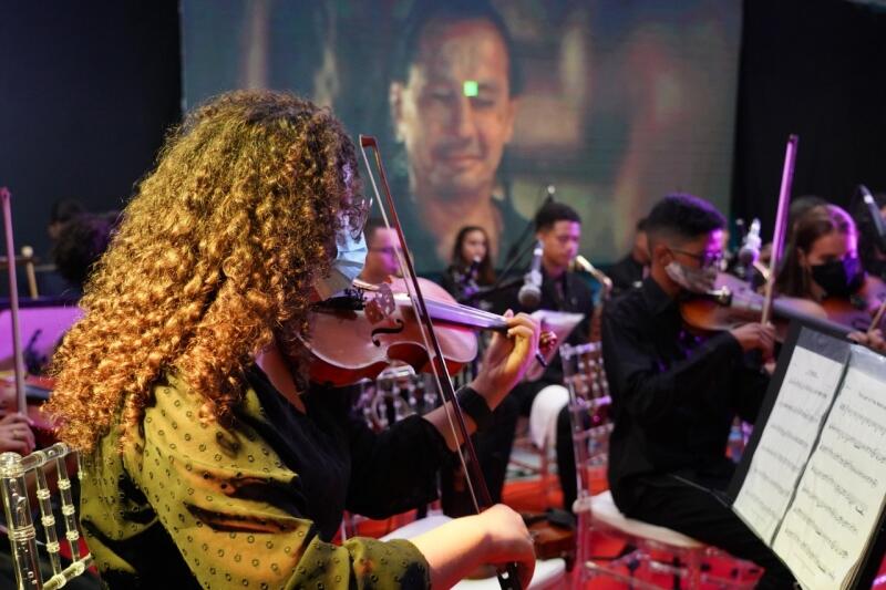 apos dois anos sem se apresentar ao publico orquestra sinfonica jovem interpreta classicos do cinema