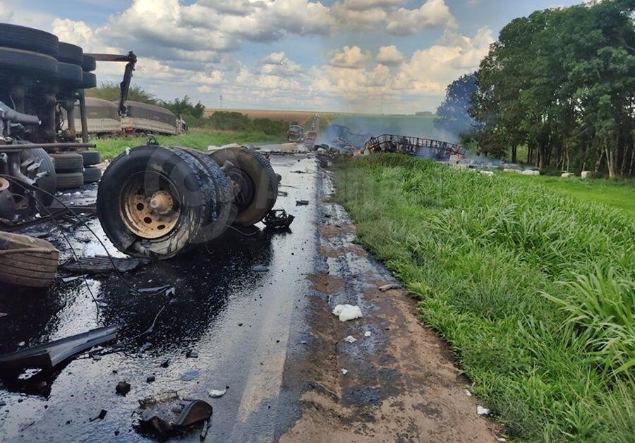 destrocos na pista