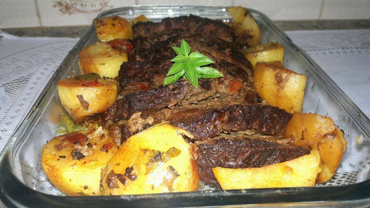 carne assada com batatas