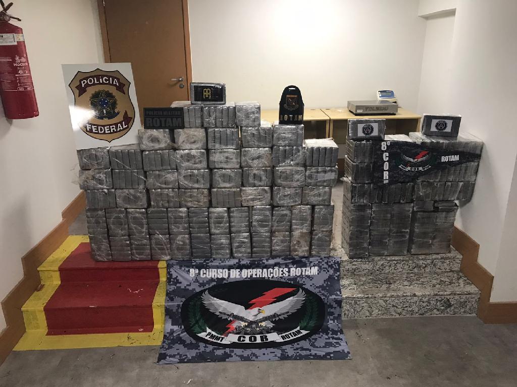 policia militar apreende carreta com 427 kg de cocaina pura