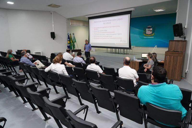 prefeitura ouve a sociedade para escolha dos cursos da ufmt em lucas do rio verde