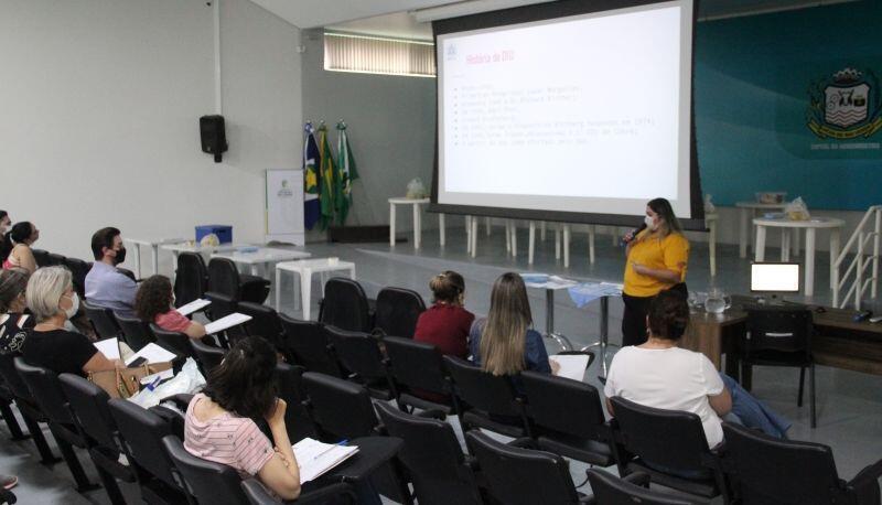 profissionais da saude recebem treinamento de insercao de diu com cobre