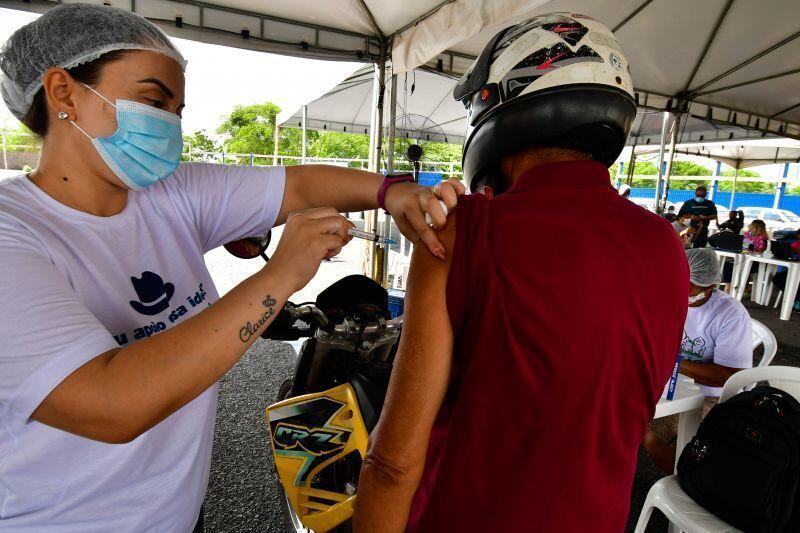 polos de vacinacao do sesi papa e assembleia legislativa aplicaram mais de 345 mil doses