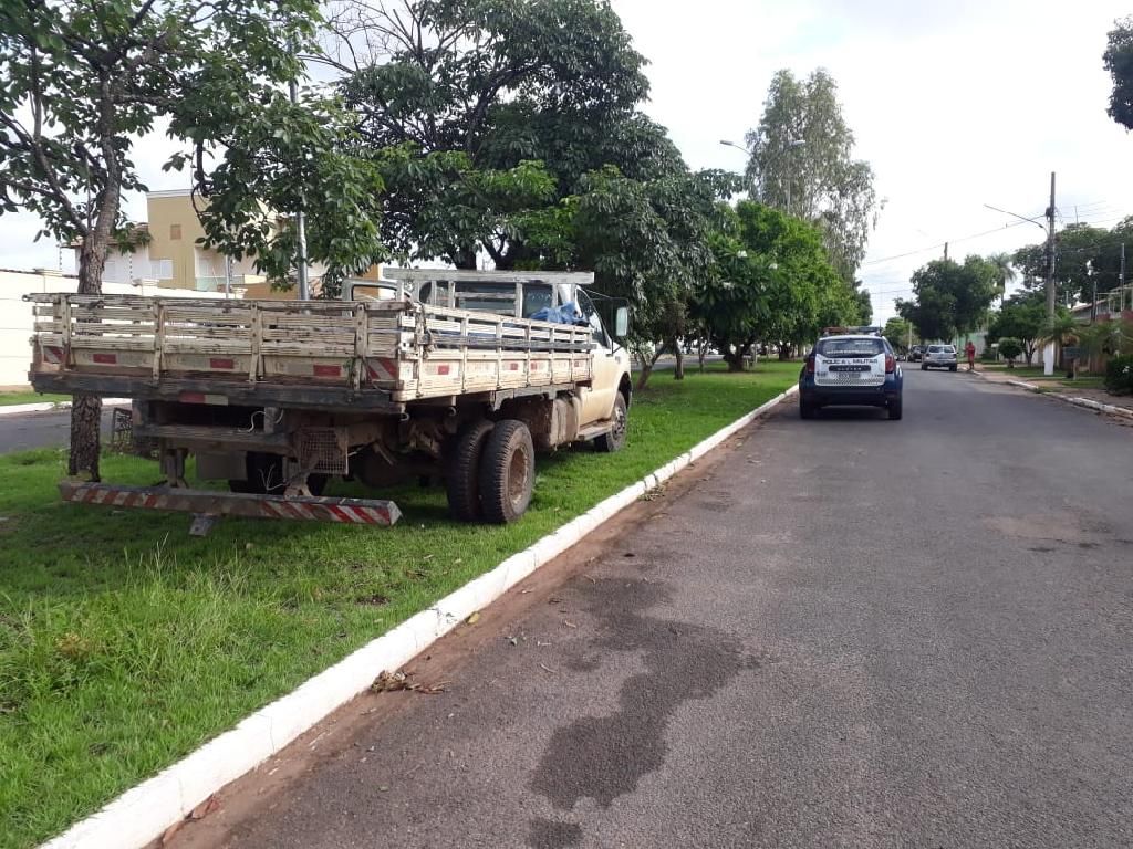 acao rapida da policia militar recupera caminhonete furtada no boa esperanca