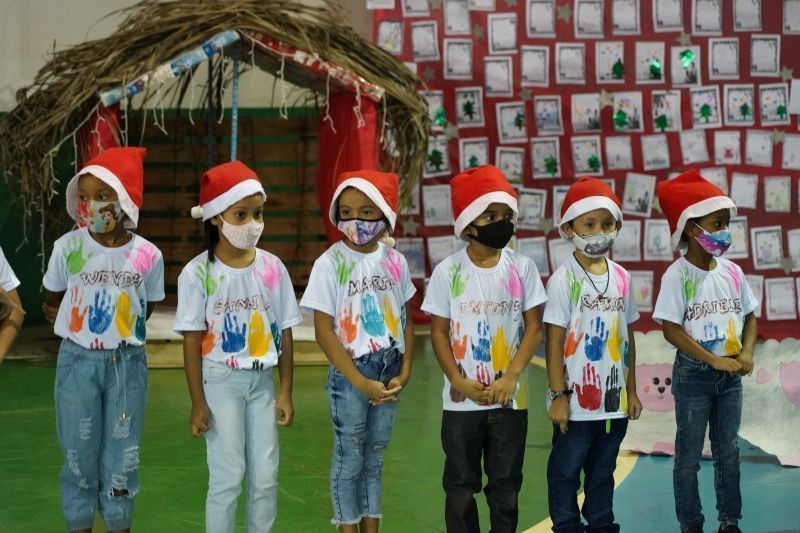 alunos da escola municipal cecilia meireles realizam cantata de natal