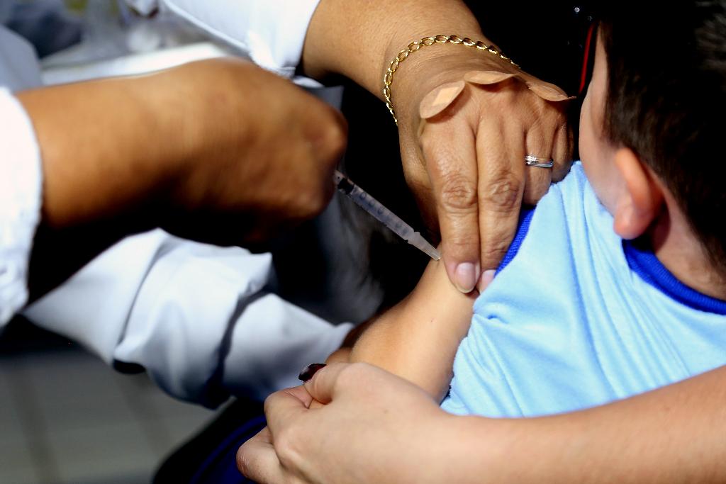 comissao aprova vacinacao de criancas entre 5 e 11 anos em mato grosso