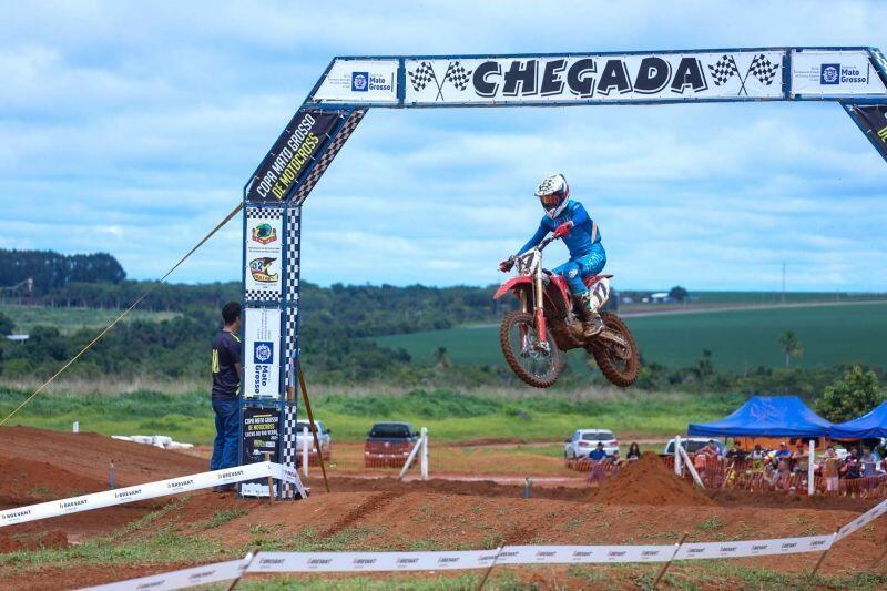 copa mato grosso de motocross arrecada cerca de 2 toneladas de alimentos