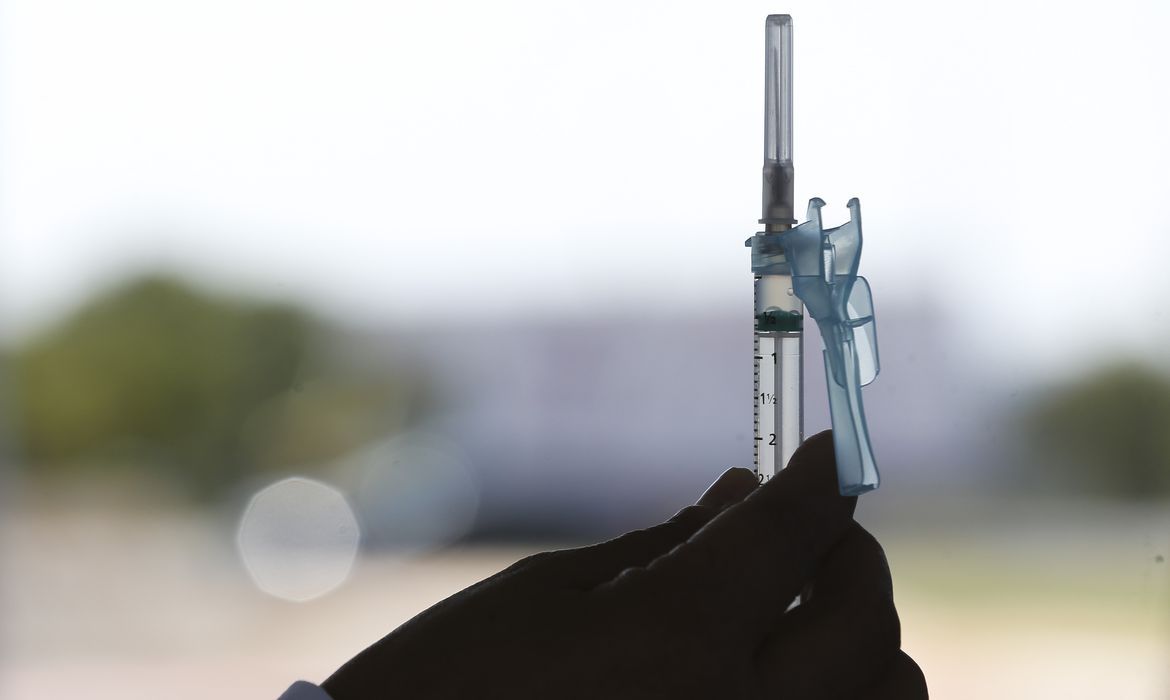 estudo indica que vacinas aumentam protecao de quem ja teve covid 19