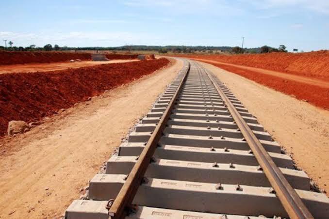 ferrovia trilhos construcao