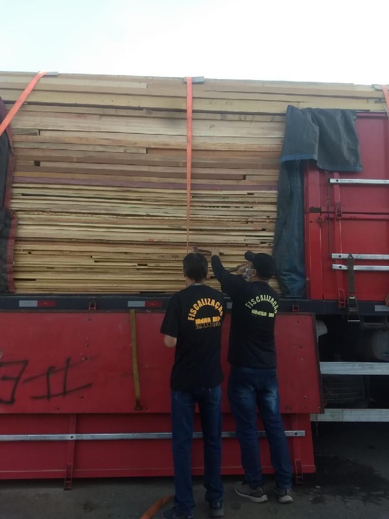 indea apreende 39 caminhoes de madeira irregular no mes de novembro