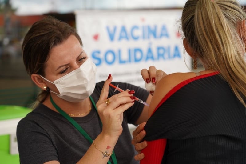 mais de 500 luverdenses foram vacinados contra a covid durante quatro dias no atacadao