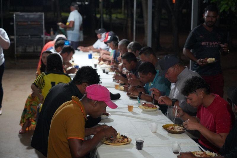 moradores acolhidos na casa cidada recebem ceia de natal