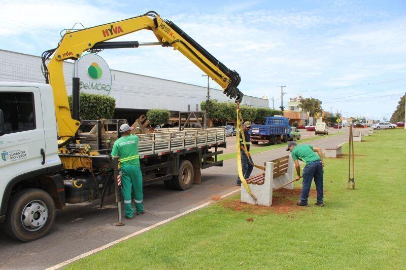 perimetral da avenida amazonas ganha novos bancos no passeio publico