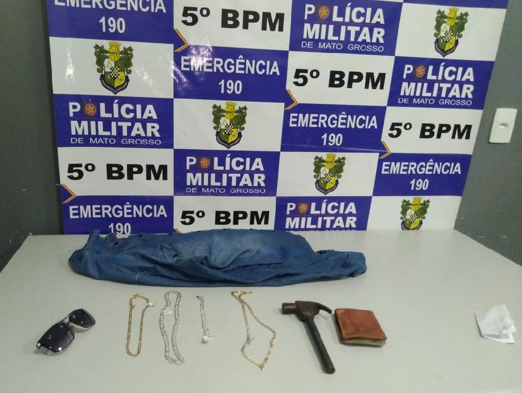 pm prende homem por roubo a loja de semijoias