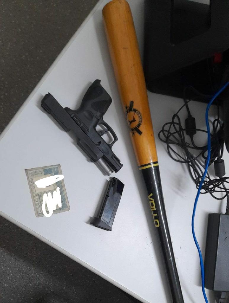 pm prende suspeito com taco de beisebol pistola e municoes apos briga de transito