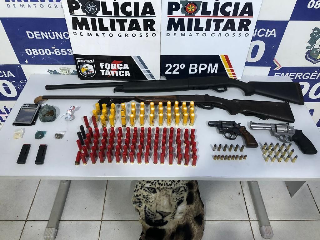 policia militar prende quadrilha e recupera arsenal de armas de fogo furtado em propriedade rural