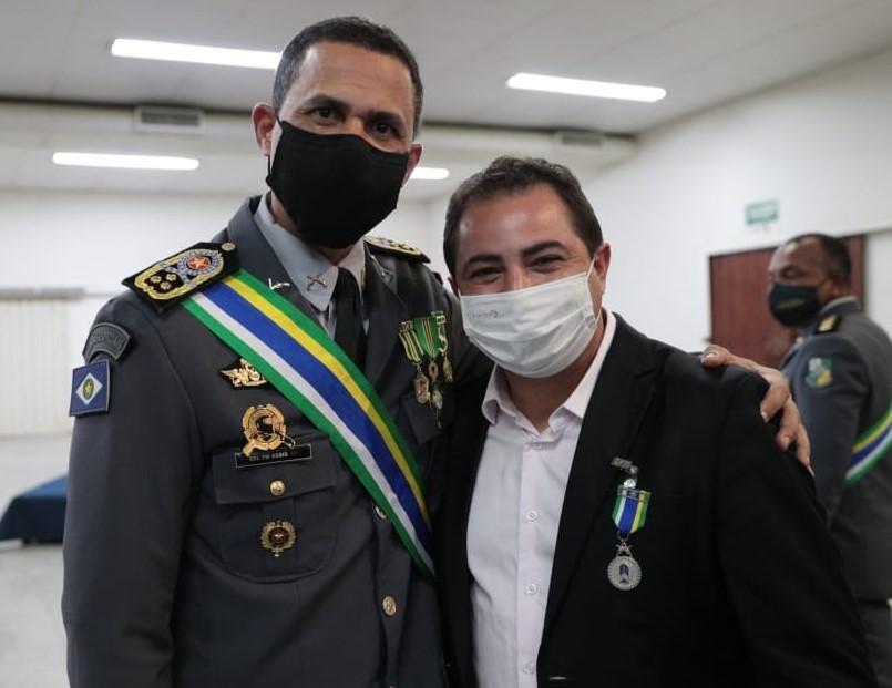 presidente da mt par recebe a medalha homens do mato”