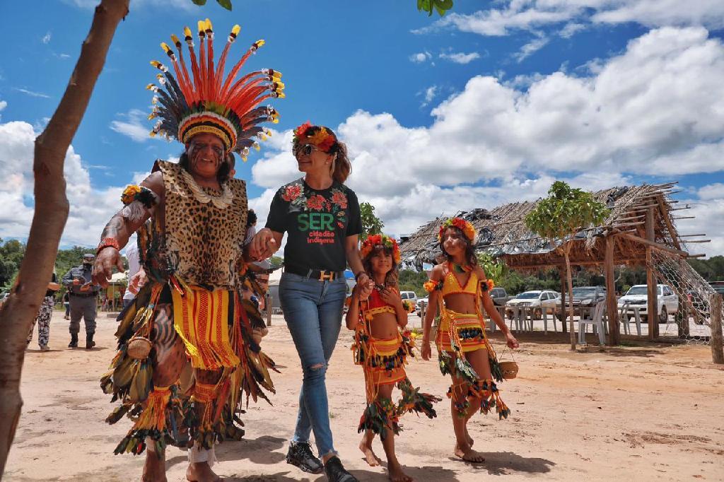 primeira dama virginia mendes e madrinha do projeto de turismo da aldeia wazare