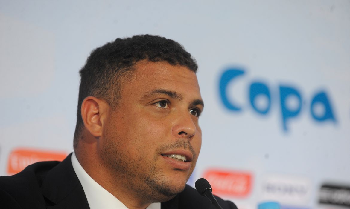 ronaldo fenomeno anuncia a compra do cruzeiro