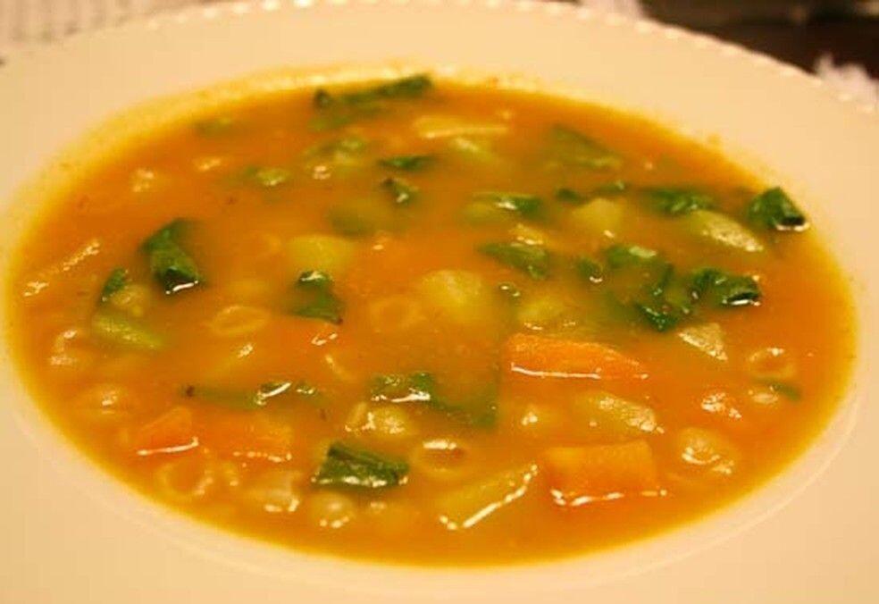 sopa de legumes com macarrão